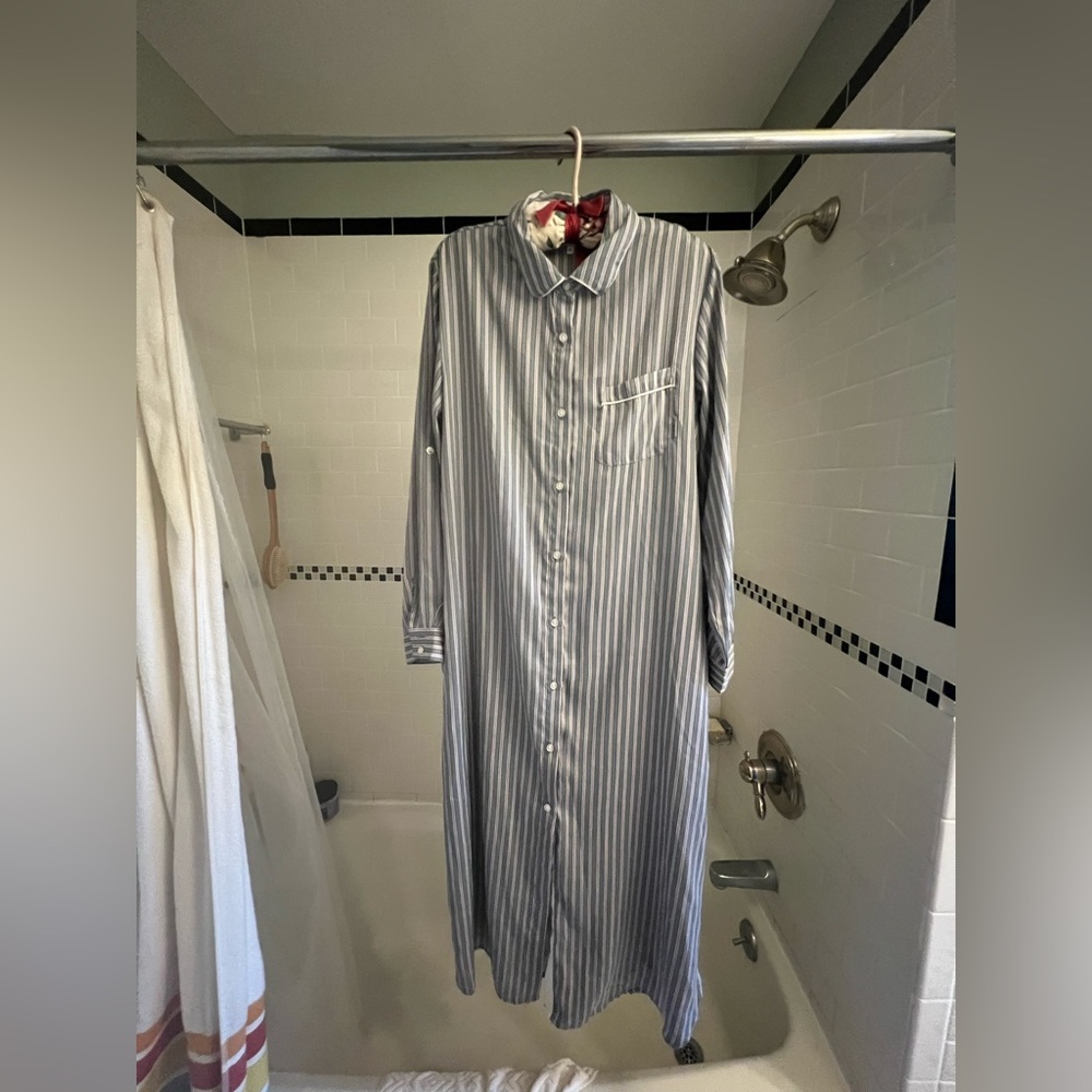 DKNY NIGHTGOWN BLUE AND GRAY MEDIUM NIGHTGOWN ☁️ 🌙